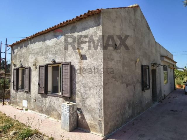 Case e ville in vendita di 105 m² in Traversa San Francesco, 95