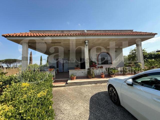 Case e ville in vendita di 105 m² in Via Acciarella, 123