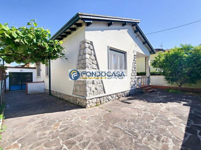 Case e ville in vendita di 105 m² in Via Gaetano Donizetti