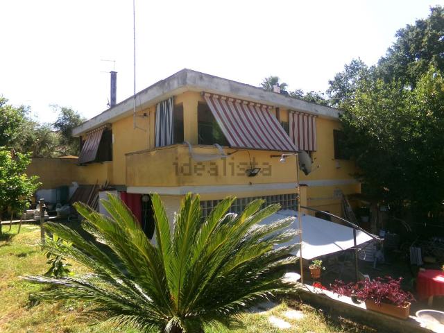 Case e ville in vendita di 105 m² in Via dei Mughetti, 84