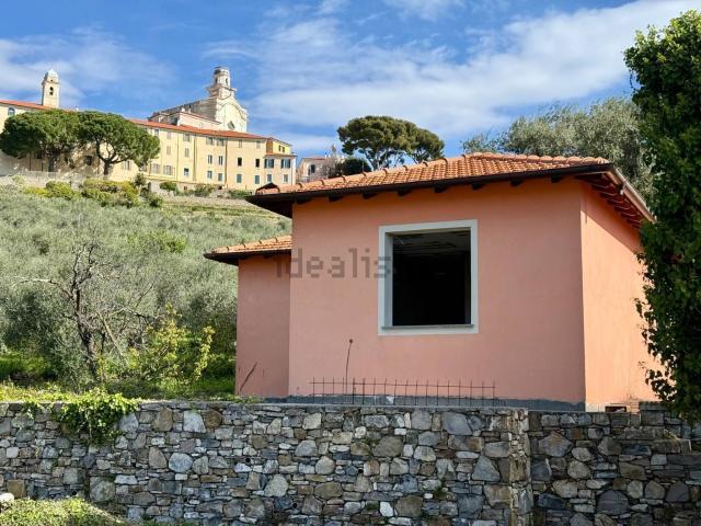 Case e ville in vendita di 105 m² in Via Diano Castello, 3