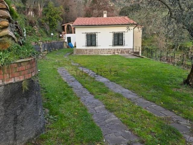 Case e ville in vendita di 105 m² in Via F. Ruschi