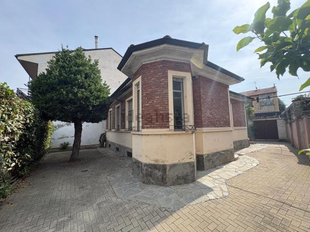 Case e ville in vendita di 105 m² in Via Pietro Cossa, 10