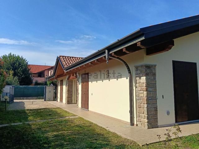 Case e ville in vendita di 105 m² in Via Trieste