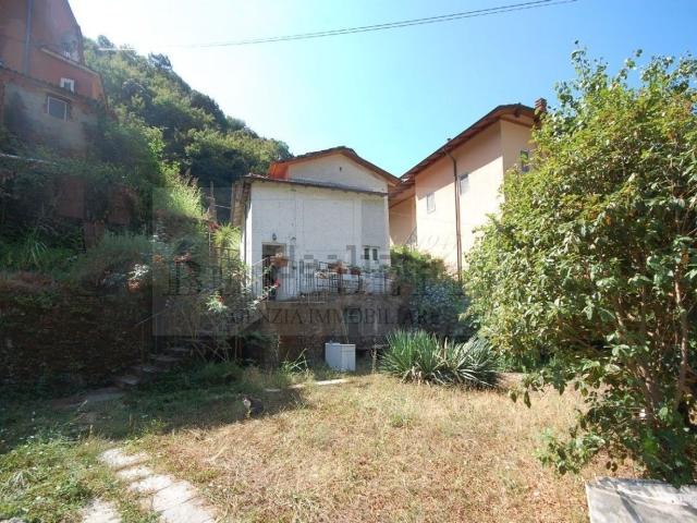 Case e ville in vendita di 105 m² in Via Valdicastello Carducci, 211