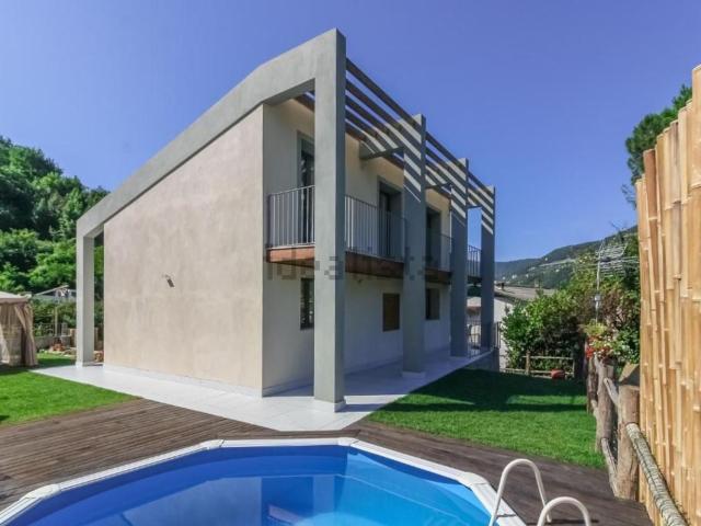 Case e ville in vendita di 105 m² in Via Viano, 34