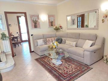 Case e ville in vendita di 106 m²