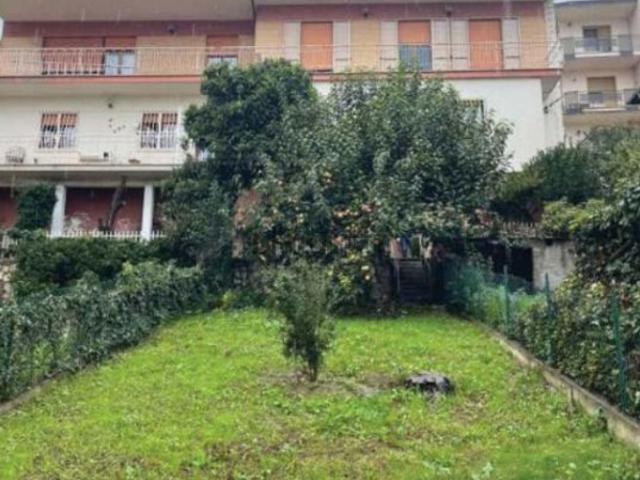 Case e ville in vendita di 106 m² in Via Giosuè Carducci
