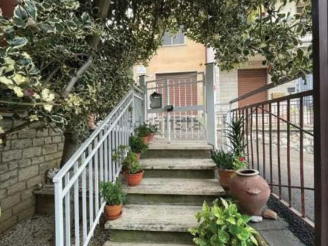 Case e ville in vendita di 106 m² in Via Giosuè Carducci