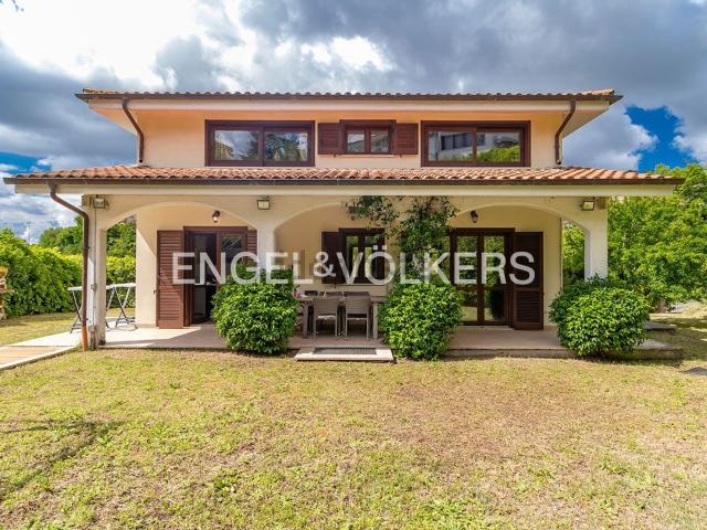 Case e ville in vendita di 106 m² in Via delle Grotte