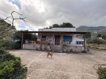 Case e ville in vendita di 106 m² in Via delle Mandorle, 17