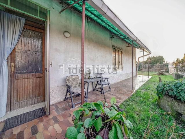 Case e ville in vendita di 106 m² in Via Lavaredo, 15