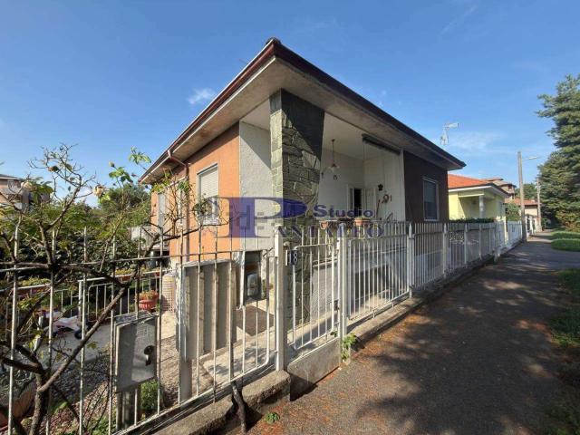 Case e ville in vendita di 106 m² in Via Tommaso Grossi