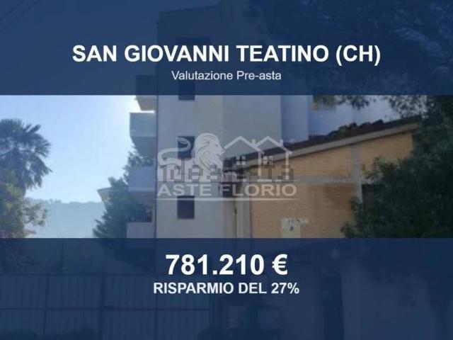 Case e ville in vendita di 1076 m² in Via Donizetti, 22