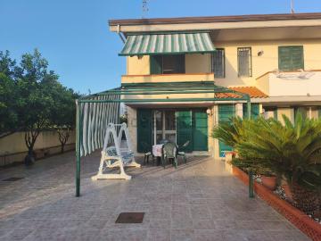 Case e ville in vendita di 107 m² in Via Apollo, 6