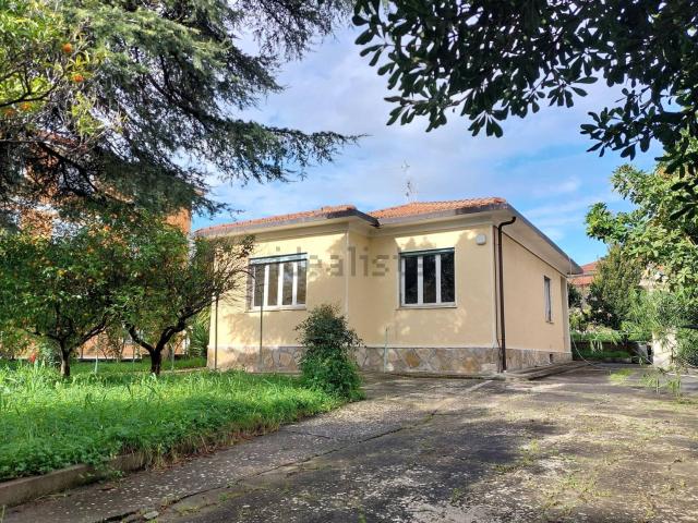 Case e ville in vendita di 107 m² in Via del Sole, 8