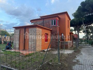 Case e ville in vendita di 107 m² in Viale del Tirreno, 359