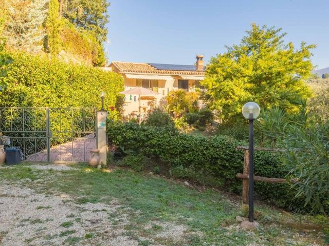 Case e ville in vendita di 108 m² in Via Benedetti