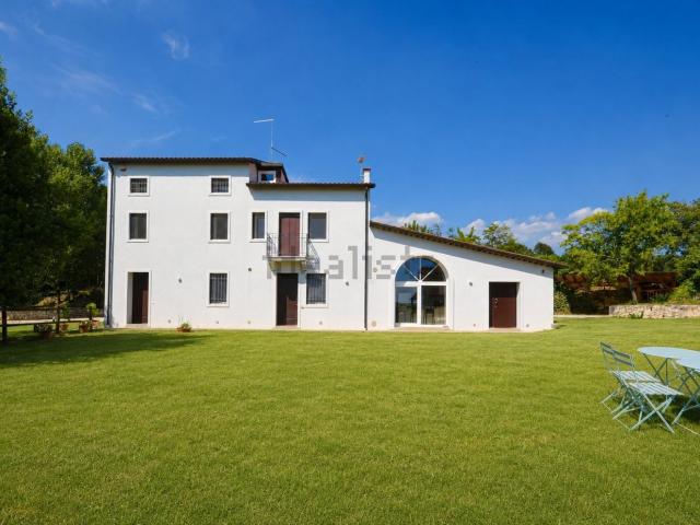 Case e ville in vendita di 1095 m² in Via Grotte