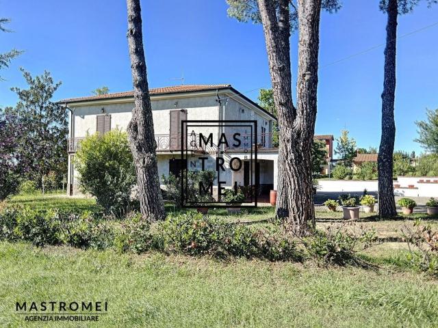 Case e ville in vendita di 10917 m² in Via dei Seghetti, 1