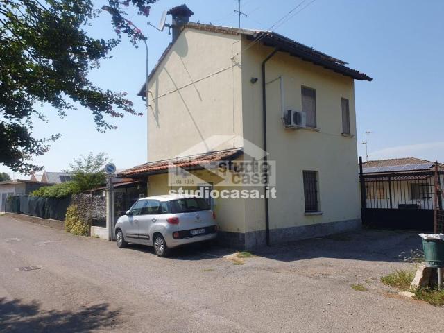 Case e ville in vendita di 109 m² in Via Giacomo Leopardi