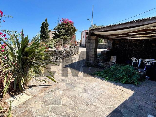 Case e ville in vendita di 109 m² in Via Delle Bouganville