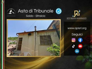 Case e ville in vendita di 109 m² in Via Vallecupella, 61