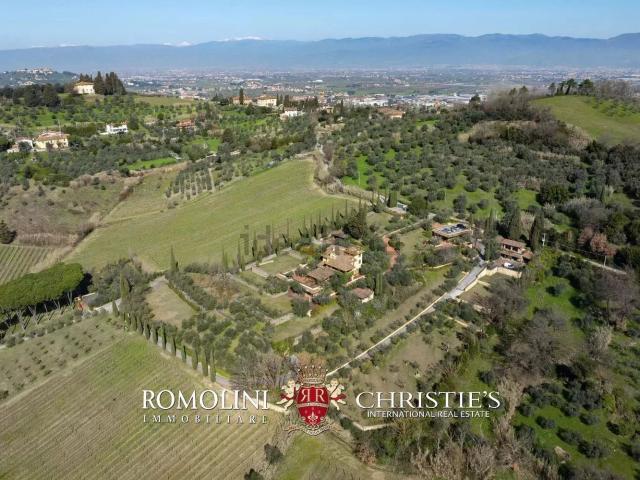 Case e ville in vendita di 1106 m²