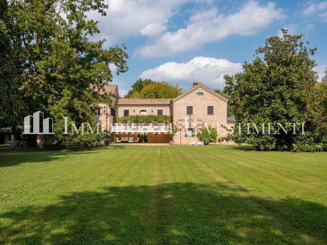 Case e ville in vendita di 1100 m²