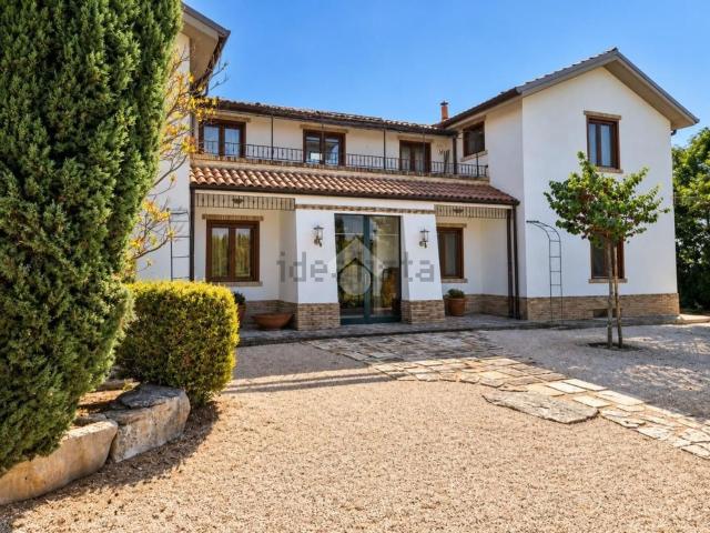 Case e ville in vendita di 1100 m²