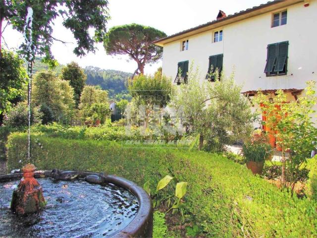 Case e ville in vendita di 1100 m²