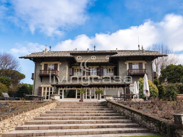 Case e ville in vendita di 1100 m² in Via Giacomo Puccini