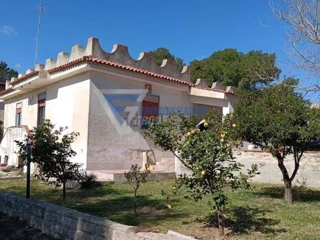 Case e ville in vendita di 110 m² in Traversa Torre Landolina