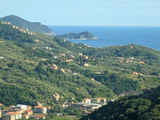 Case e ville in vendita di 110 m² in Via Belvedere