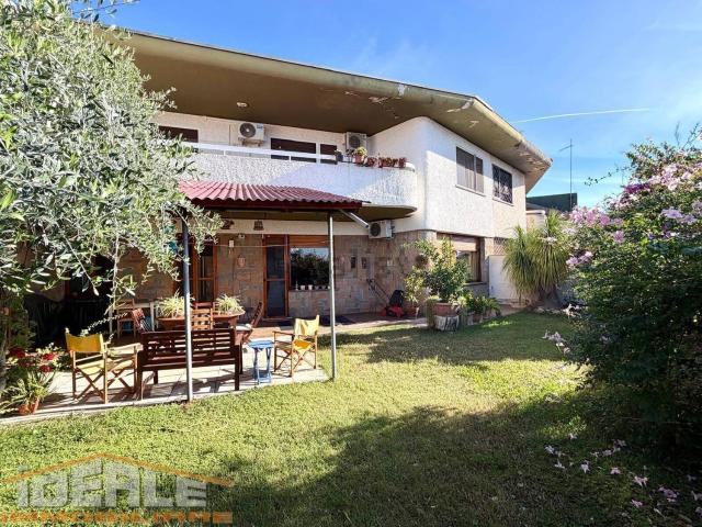 Case e ville in vendita di 110 m² in Via Bisenzio, 28