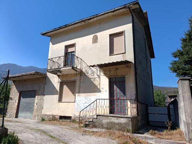 Case e ville in vendita di 110 m² in Via Grimaldi, 1