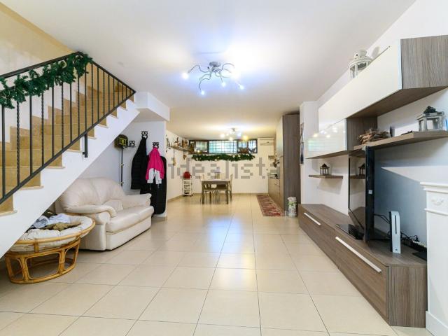 Case e ville in vendita di 110 m² in Via Guido Donegani