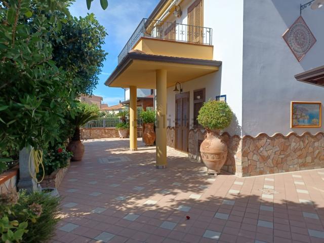 Case e ville in vendita di 110 m² in Via degli aironi