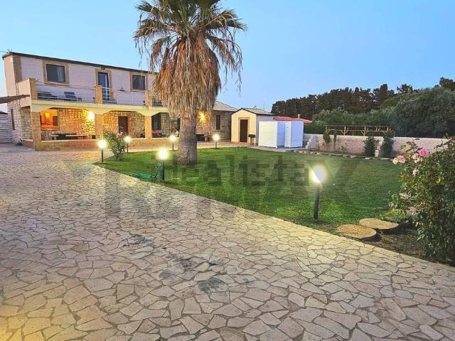 Case e ville in vendita di 110 m² in Via del Turchese, 15