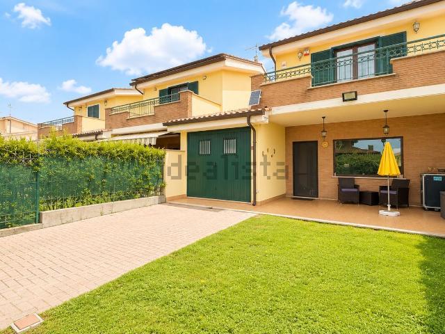 Case e ville in vendita di 110 m² in Via dell&apos  Armellino, 70