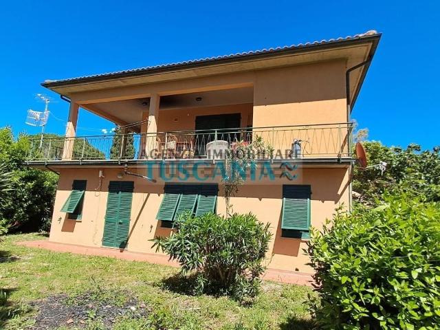 Case e ville in vendita di 110 m² in Via delle Ginestre