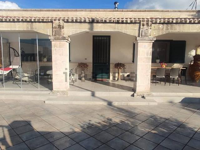 Case e ville in vendita di 110 m² in Via delle Rose, 12