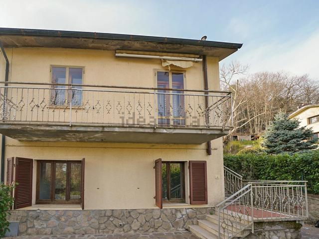 Case e ville in vendita di 110 m² in Via Fratelli Rosselli, 209
