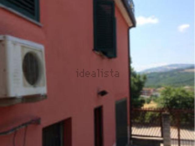 Case e ville in vendita di 110 m² in Via Limiti