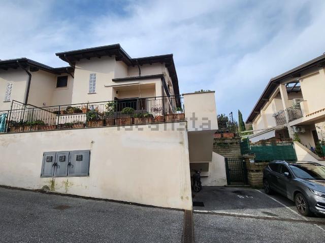 Case e ville in vendita di 110 m² in Via Sasso Manziana