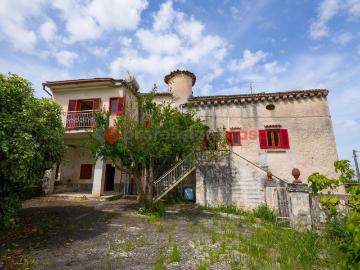Case e ville in vendita di 110 m² in Via Seude
