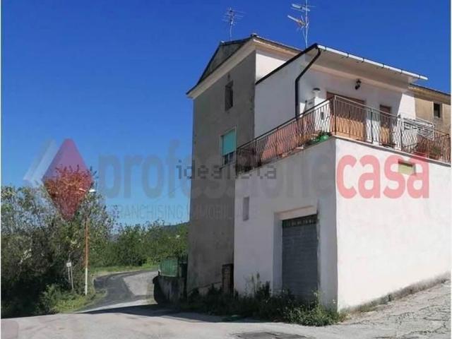 Case e ville in vendita di 110 m² in Via Sprumaro, 38