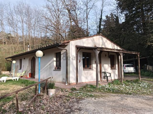 Case e ville in vendita di 110 m² in Via Poppiano