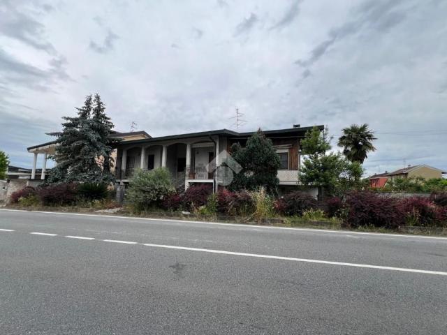 Case e ville in vendita di 110 m² in Via XXV Aprile, 74