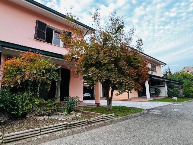 Case e ville in vendita di 110 m² in Viale Cadorna, 18